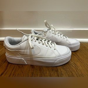 Women’s Nike Court Legacy Lift - size 9. Worn only once, basically brand new!